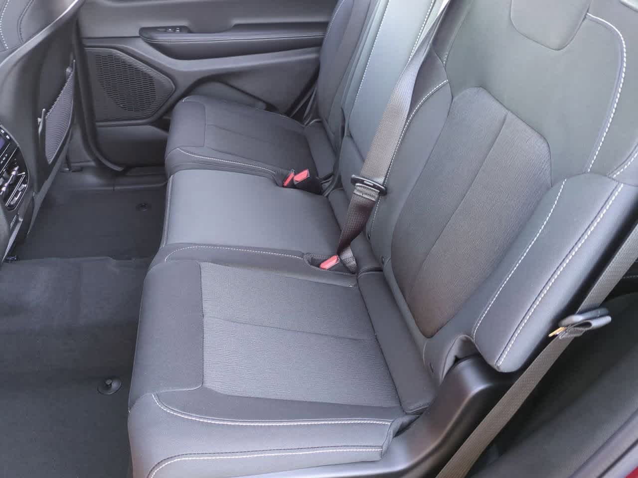 2025 Jeep Grand Cherokee GRAND CHEROKEE L LAREDO 4X2