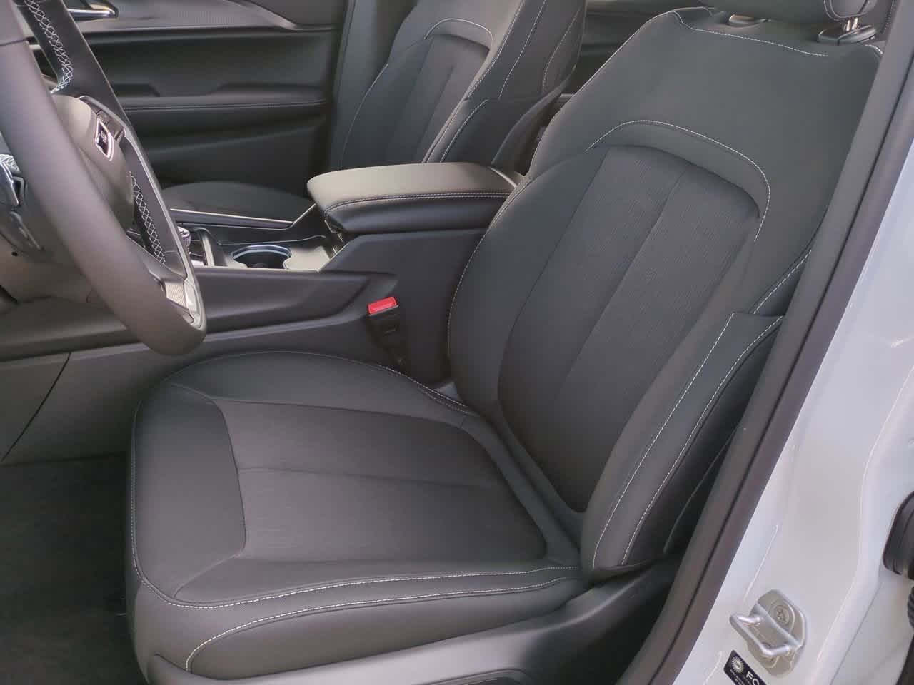 2025 Jeep Grand Cherokee GRAND CHEROKEE L LAREDO 4X2