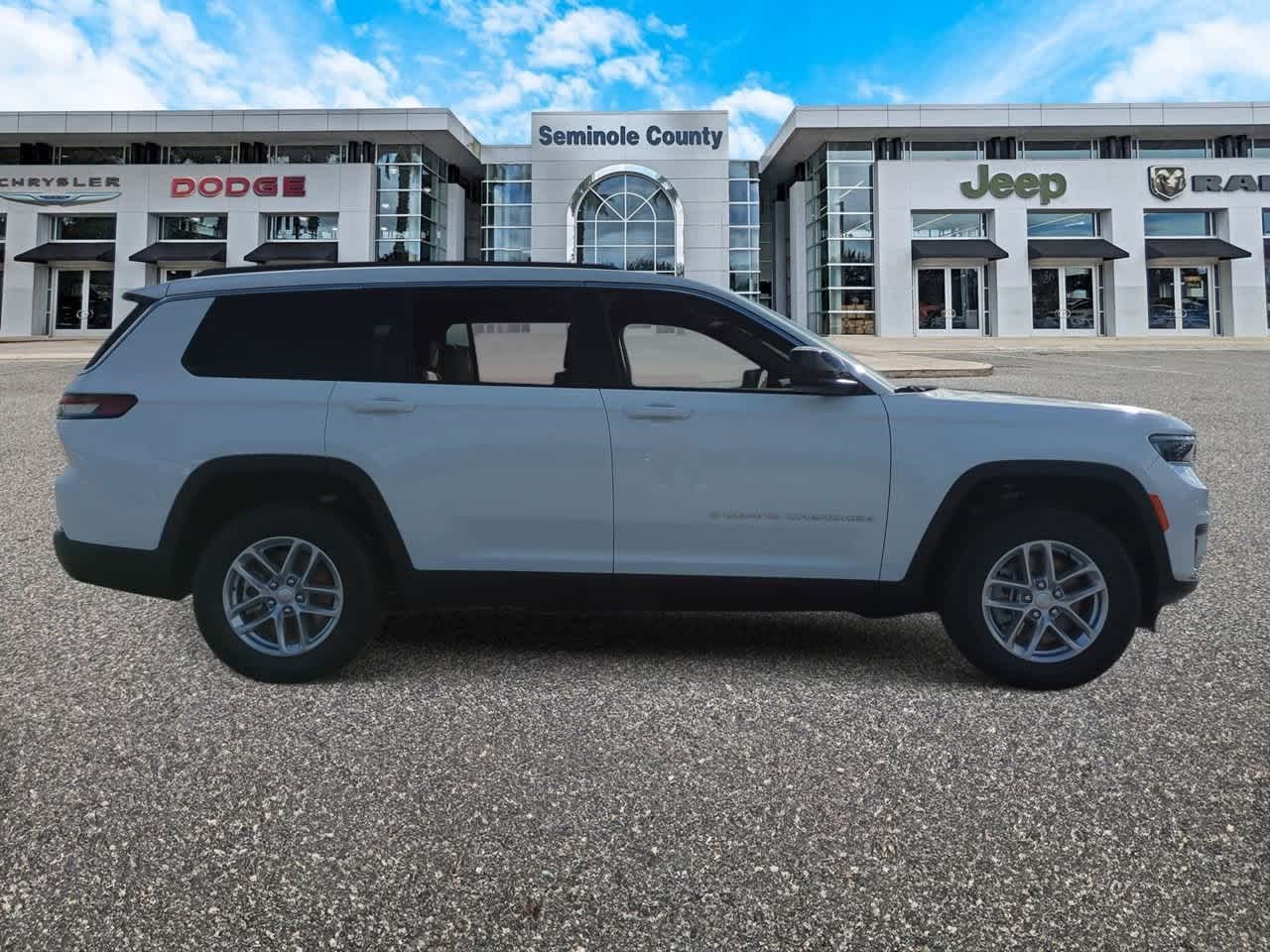 2025 Jeep Grand Cherokee GRAND CHEROKEE L LAREDO 4X2