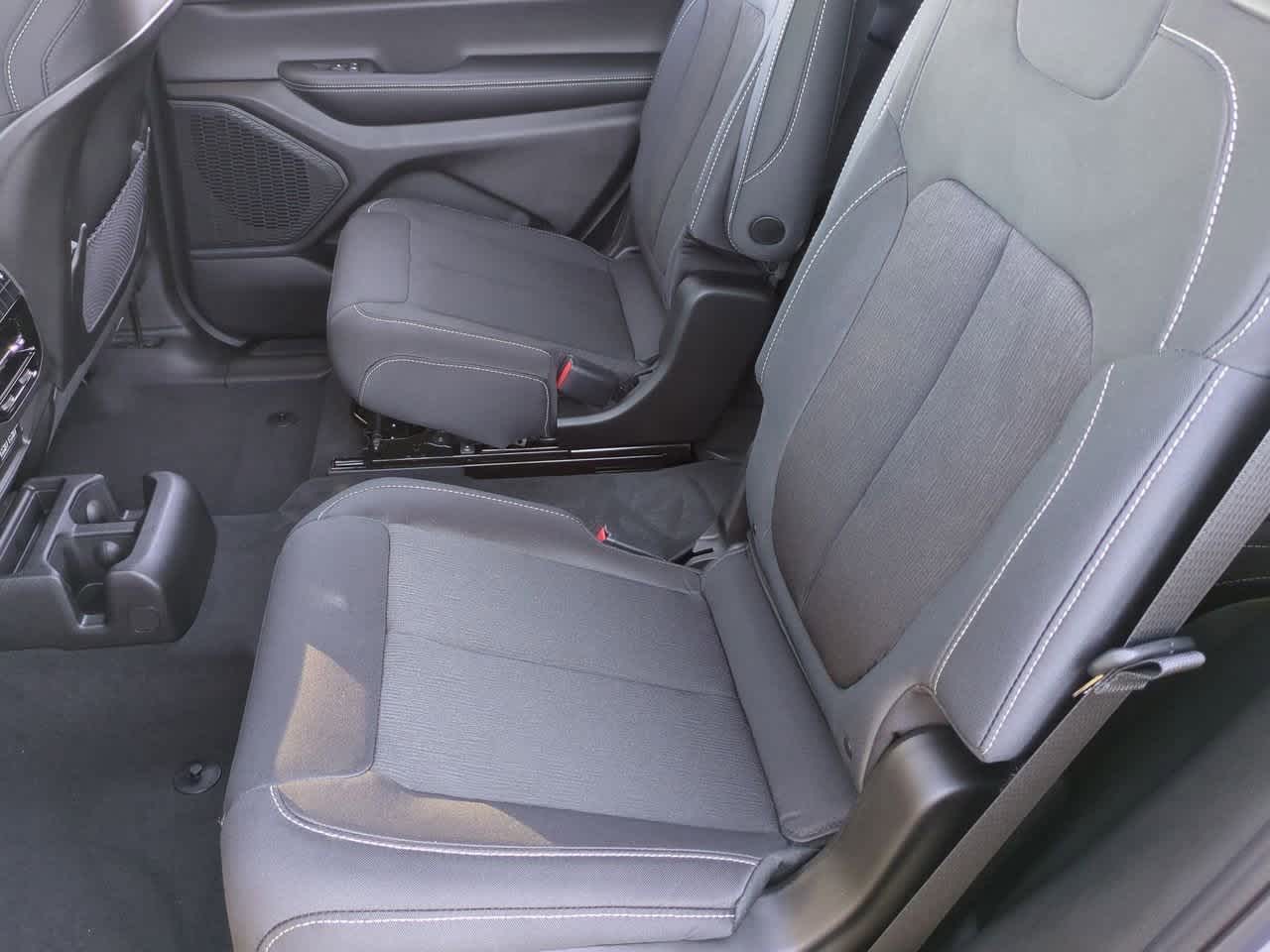 2025 Jeep Grand Cherokee GRAND CHEROKEE L LAREDO 4X2