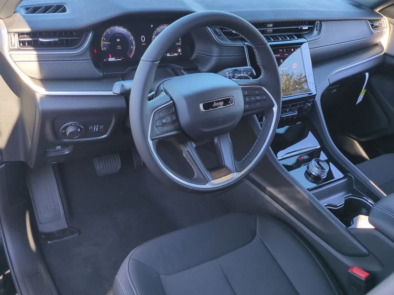 2025 Jeep Grand Cherokee GRAND CHEROKEE L LAREDO 4X2