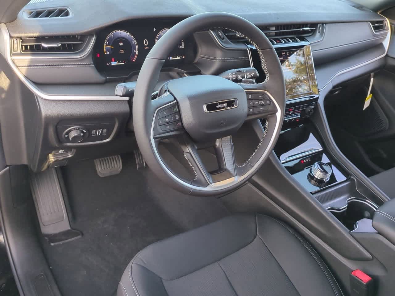 2025 Jeep Grand Cherokee GRAND CHEROKEE L LAREDO 4X2