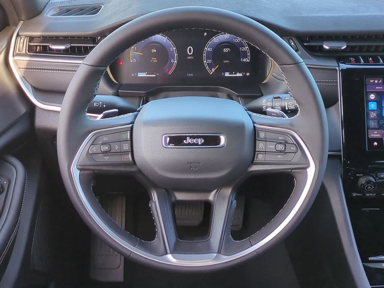 2025 Jeep Grand Cherokee GRAND CHEROKEE L LAREDO 4X2