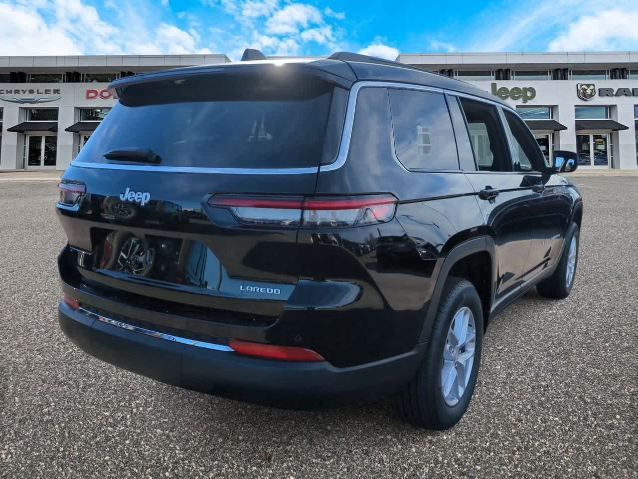 2025 Jeep Grand Cherokee GRAND CHEROKEE L LAREDO 4X2