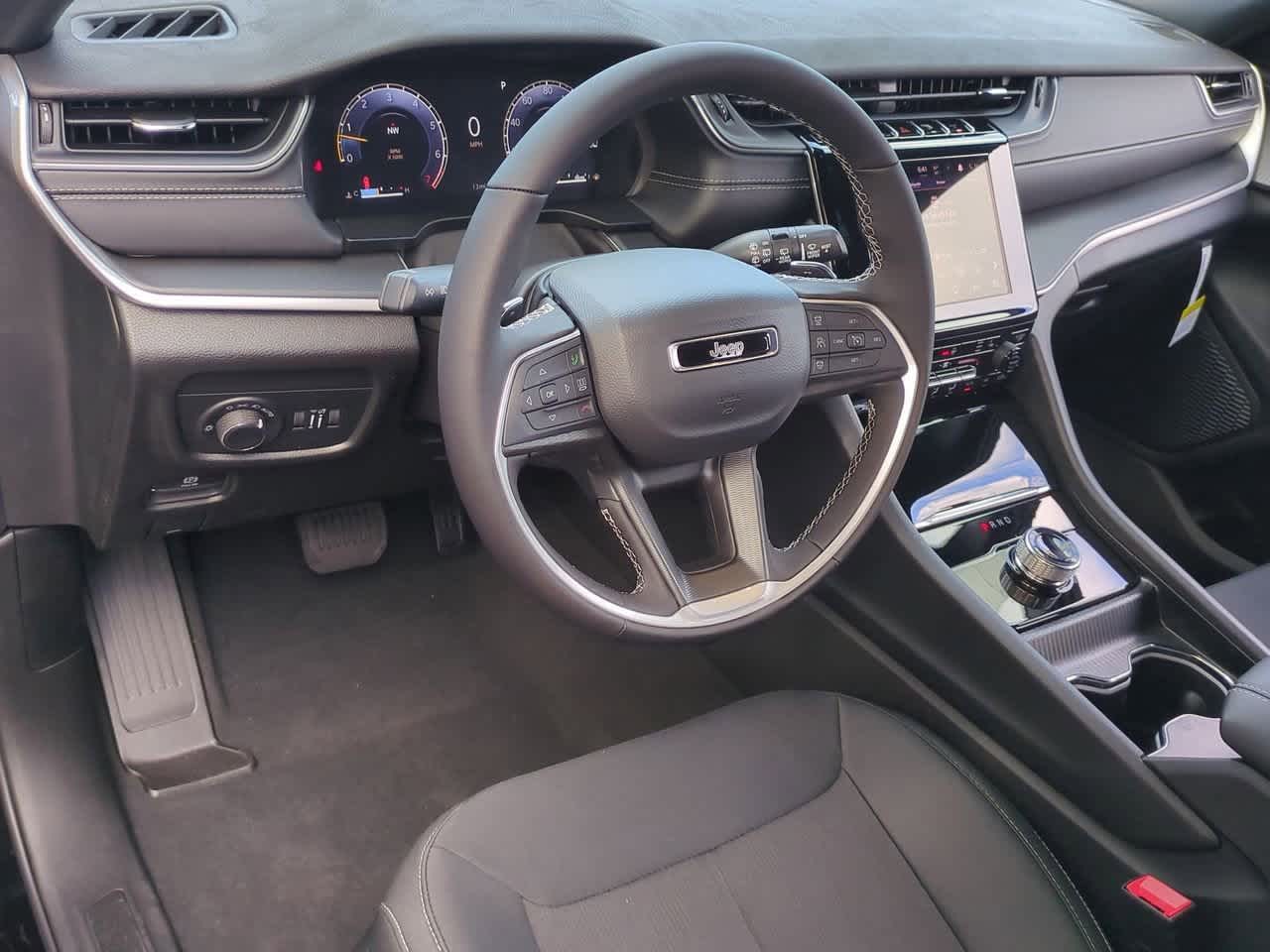 2025 Jeep Grand Cherokee GRAND CHEROKEE L LAREDO 4X2