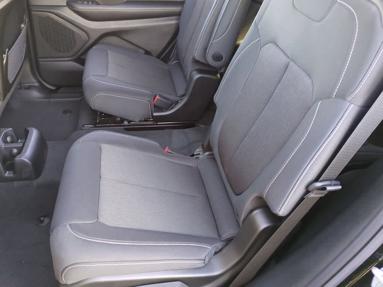 2025 Jeep Grand Cherokee GRAND CHEROKEE L LAREDO 4X2