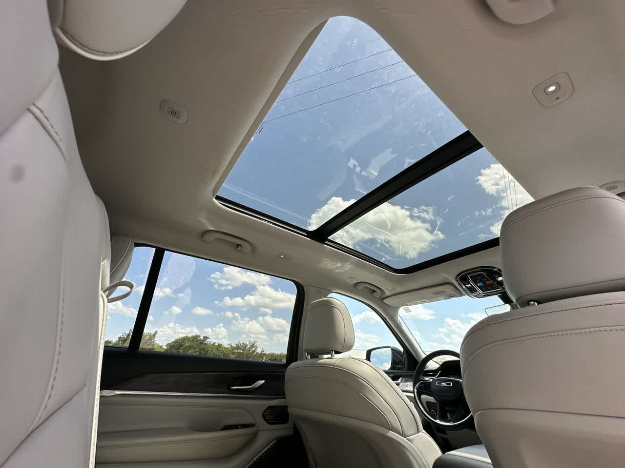 2022 Jeep Grand Cherokee L Overland 4x2