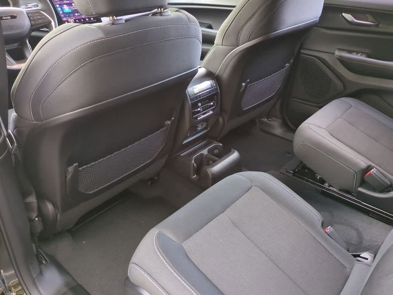 2025 Jeep Grand Cherokee GRAND CHEROKEE L LAREDO X 4X4