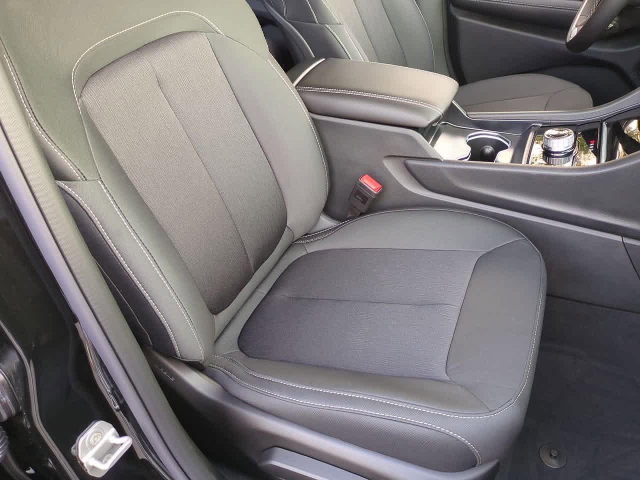 2025 Jeep Grand Cherokee GRAND CHEROKEE L LAREDO X 4X4