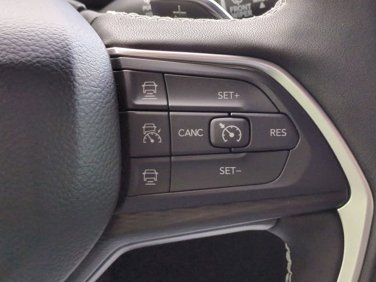 2025 Jeep Grand Cherokee GRAND CHEROKEE L LAREDO X 4X4