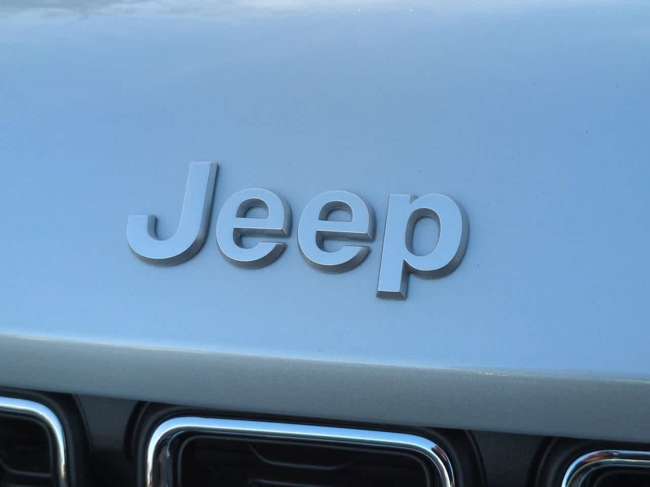 2025 Jeep Grand Cherokee GRAND CHEROKEE L LAREDO X 4X4