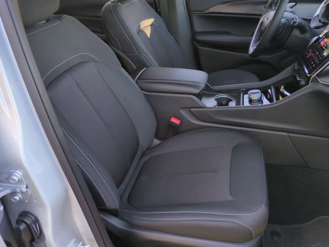 2025 Jeep Grand Cherokee GRAND CHEROKEE L LAREDO X 4X4