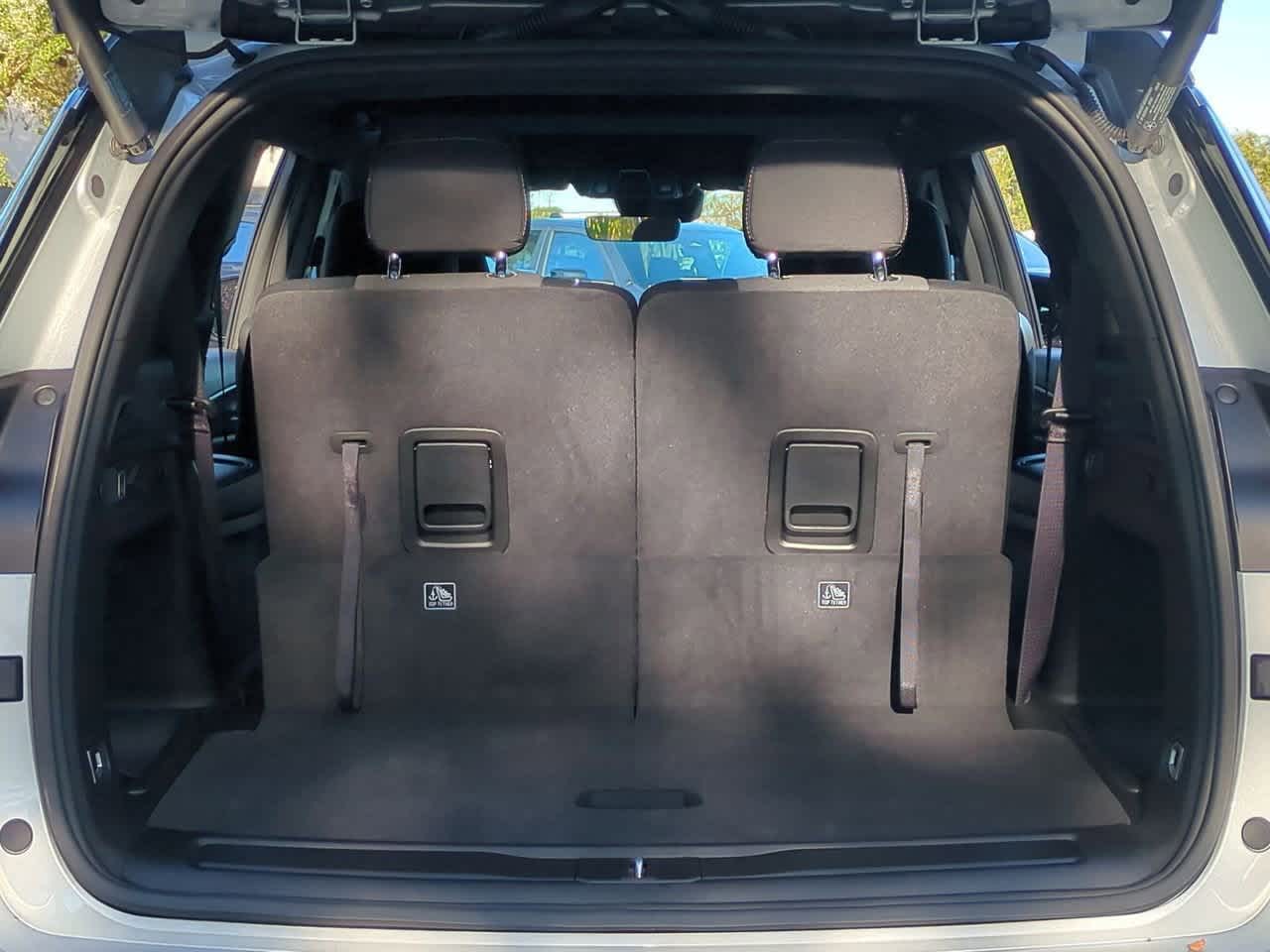 2025 Jeep Grand Cherokee GRAND CHEROKEE L LAREDO X 4X4