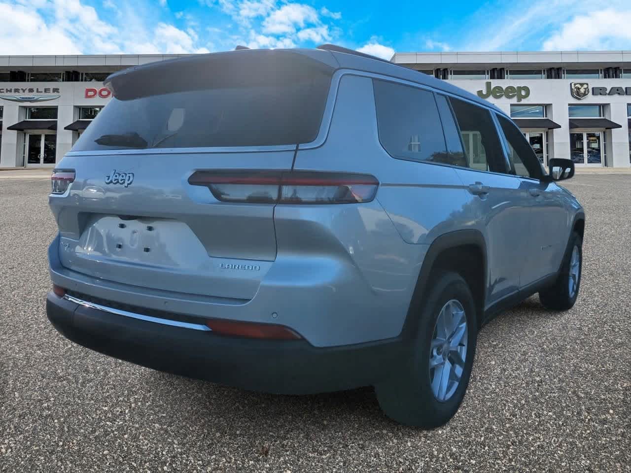 2025 Jeep Grand Cherokee GRAND CHEROKEE L LAREDO X 4X4