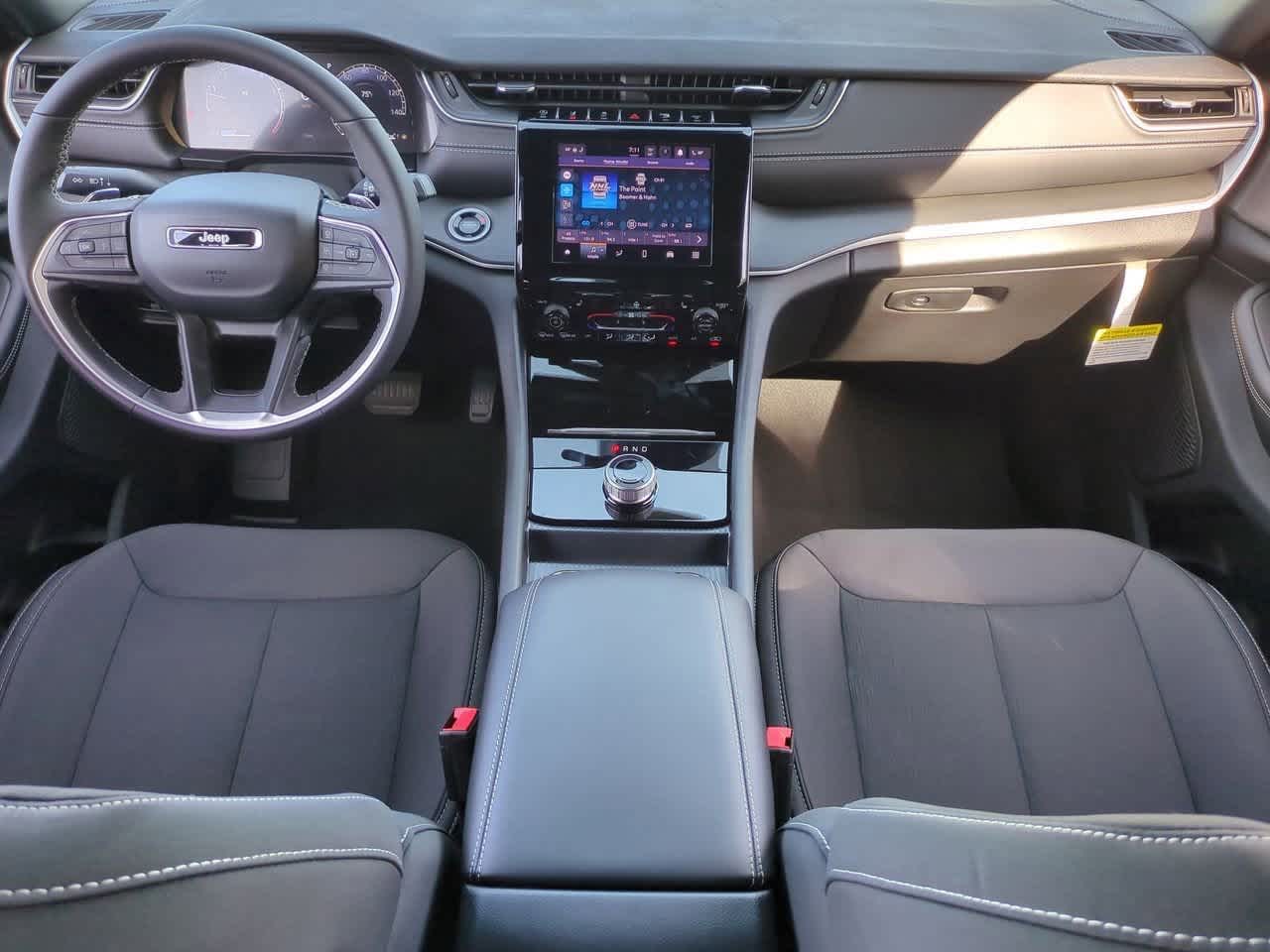 2025 Jeep Grand Cherokee GRAND CHEROKEE L LAREDO X 4X4