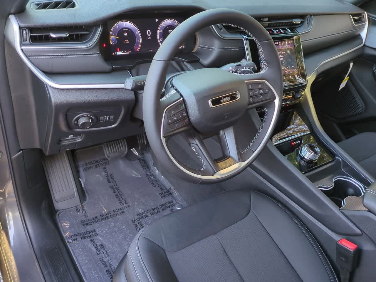 2025 Jeep Grand Cherokee GRAND CHEROKEE L LAREDO X 4X4