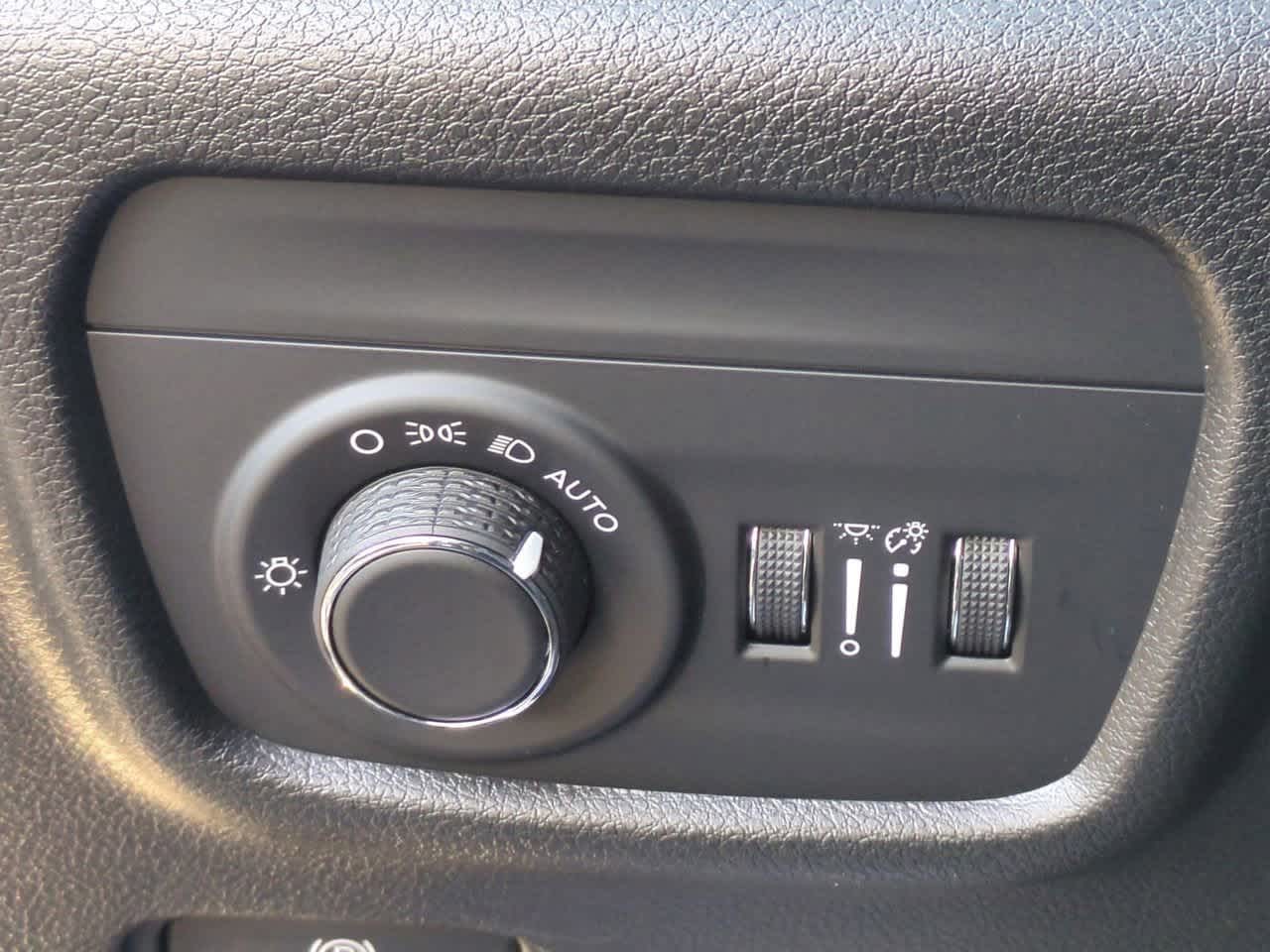 2025 Jeep Grand Cherokee GRAND CHEROKEE L LAREDO X 4X4