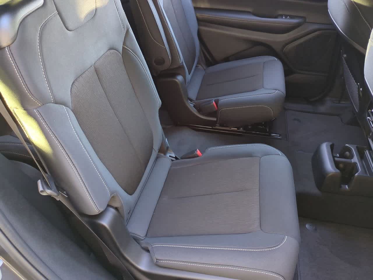 2025 Jeep Grand Cherokee GRAND CHEROKEE L LAREDO X 4X4