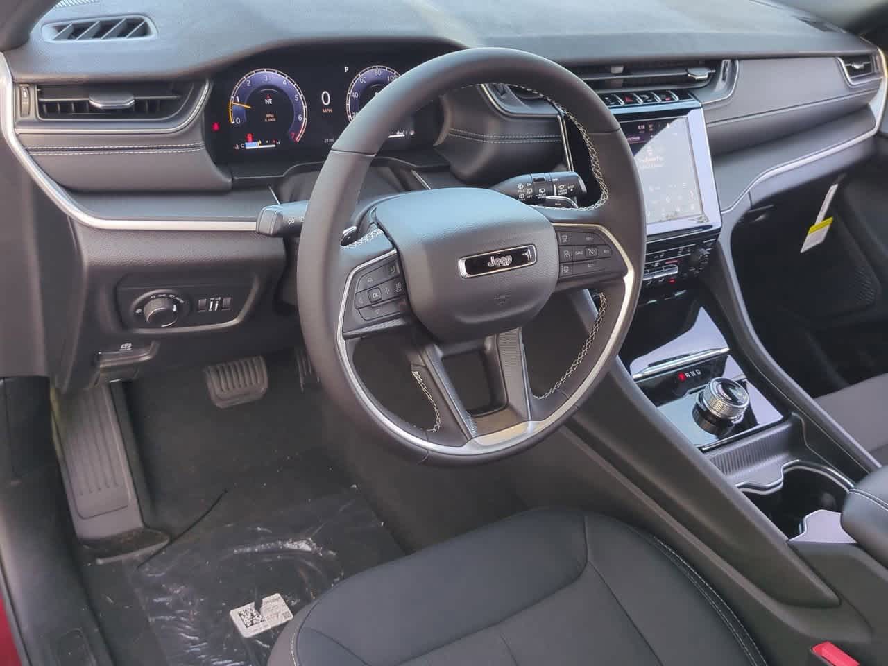 2025 Jeep Grand Cherokee GRAND CHEROKEE L LAREDO X 4X4