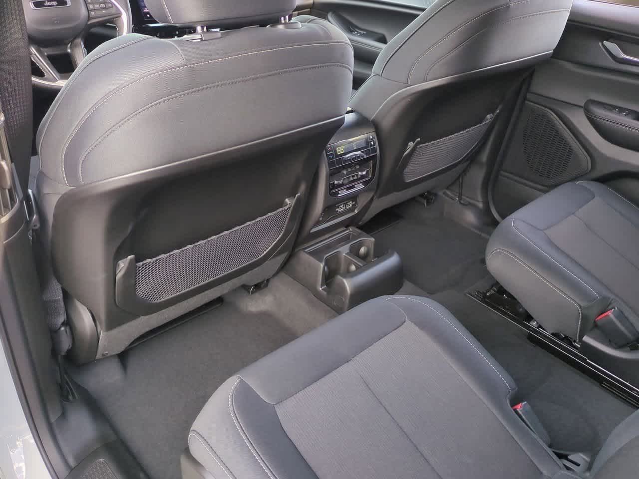 2025 Jeep Grand Cherokee GRAND CHEROKEE L LAREDO X 4X4