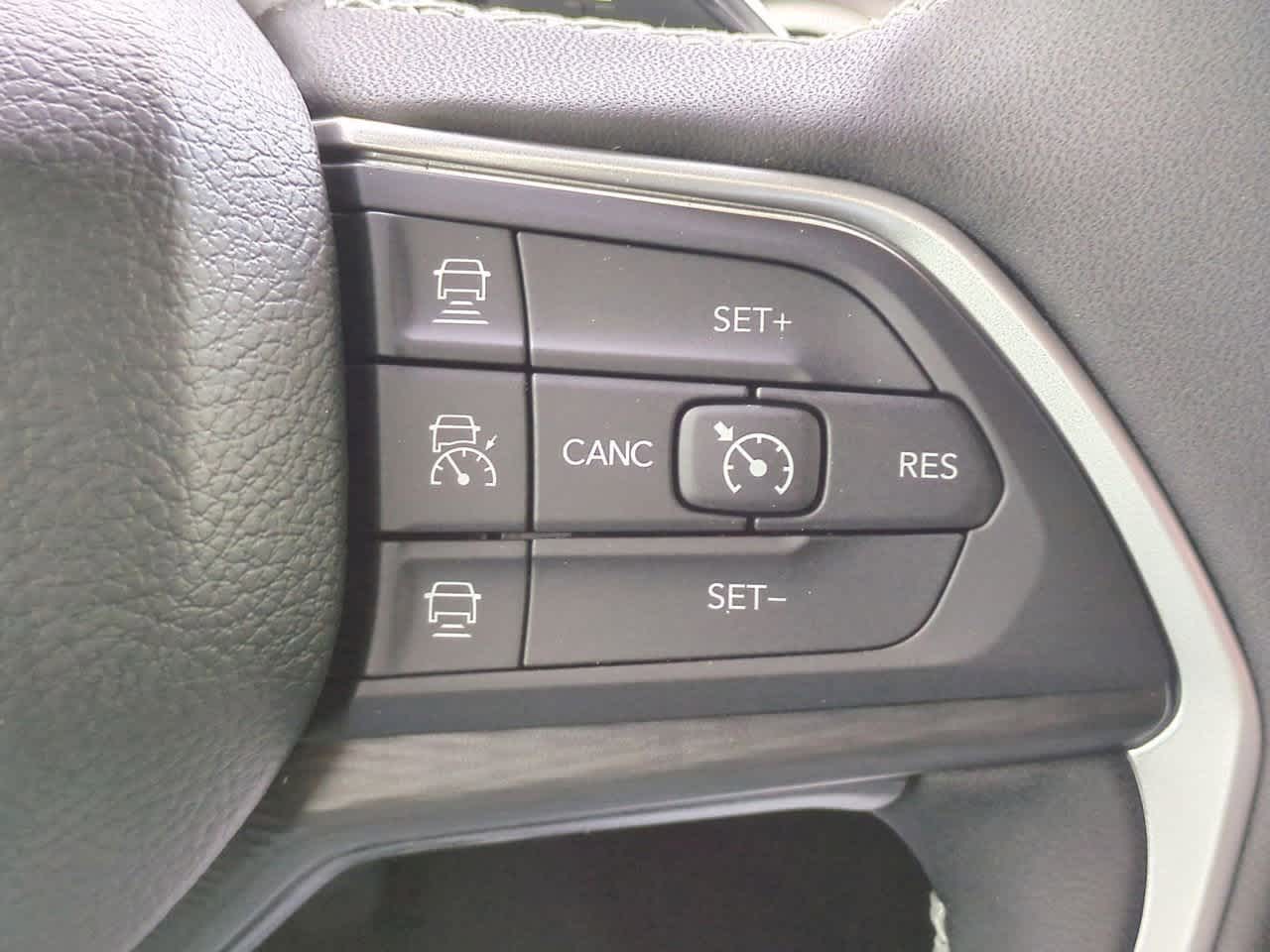 2025 Jeep Grand Cherokee GRAND CHEROKEE L LAREDO X 4X4