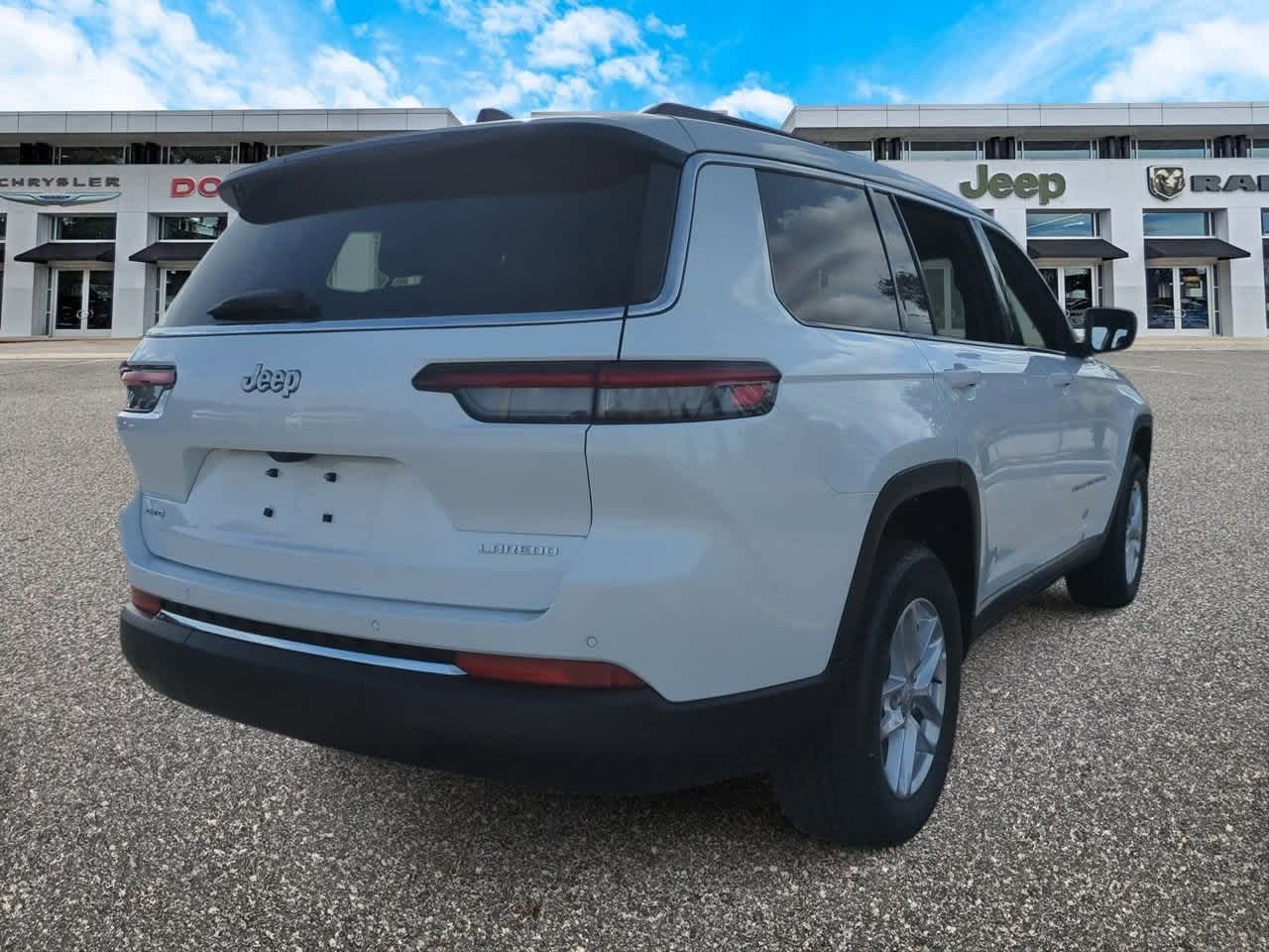 2025 Jeep Grand Cherokee GRAND CHEROKEE L LAREDO X 4X4