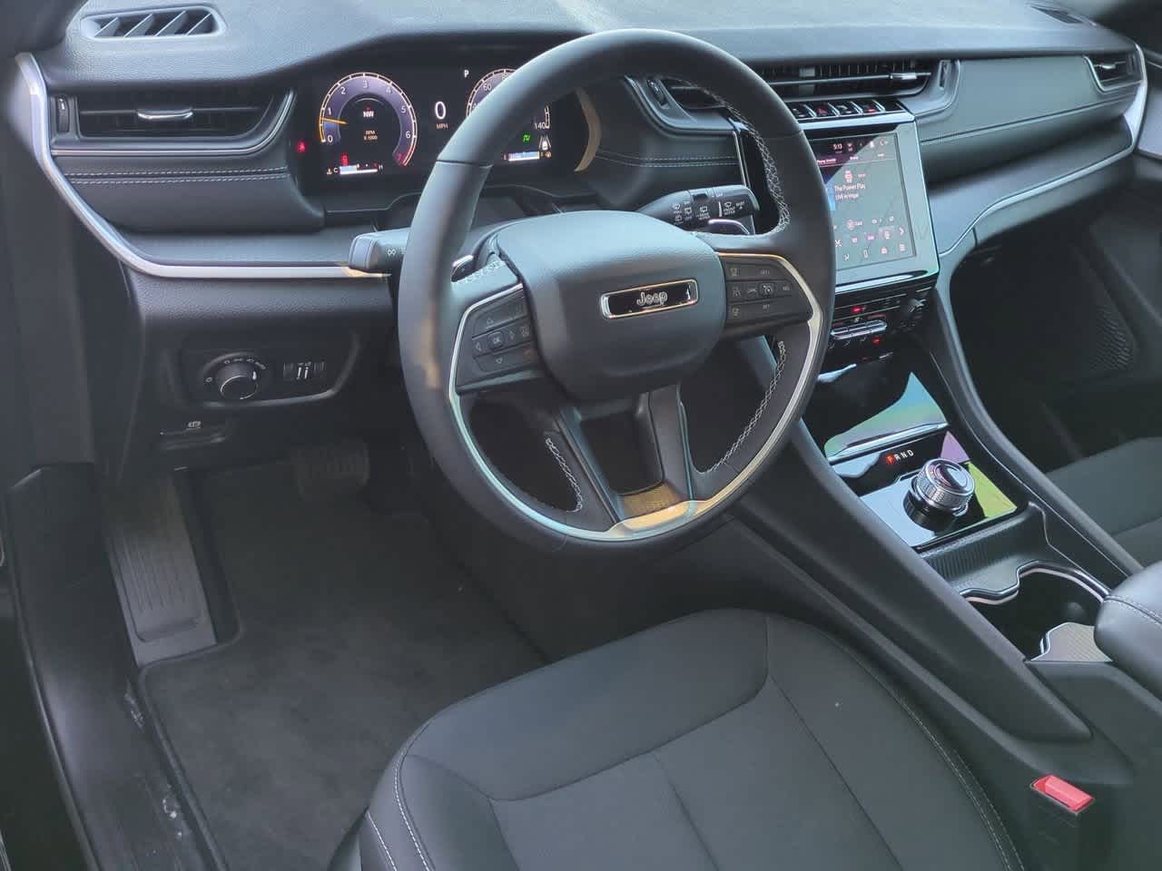 2025 Jeep Grand Cherokee GRAND CHEROKEE L LAREDO X 4X4