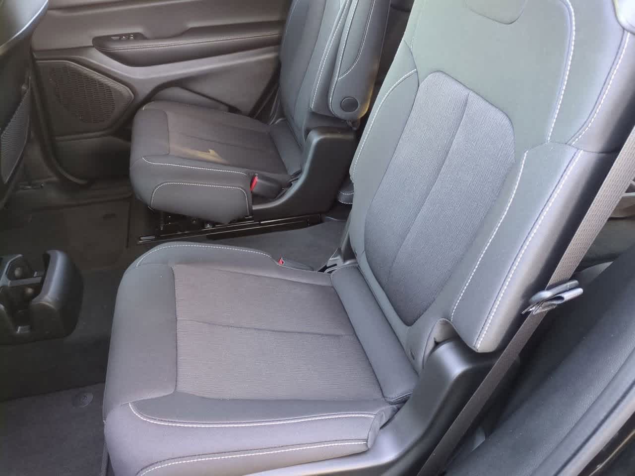 2025 Jeep Grand Cherokee GRAND CHEROKEE L LAREDO X 4X4