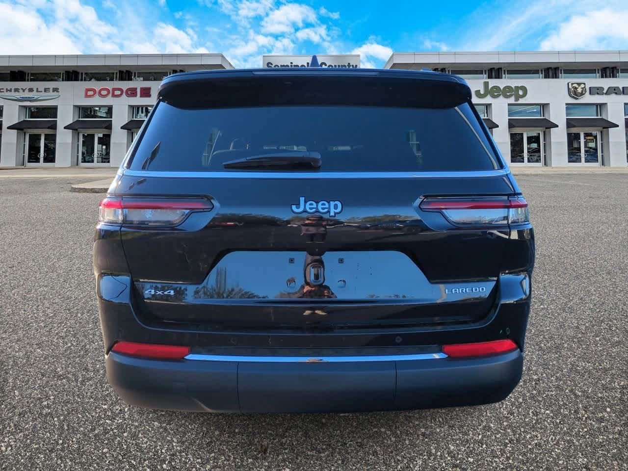 2025 Jeep Grand Cherokee GRAND CHEROKEE L LAREDO X 4X4