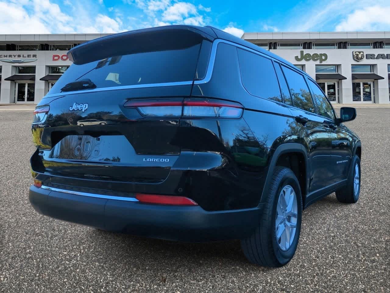 2025 Jeep Grand Cherokee GRAND CHEROKEE L LAREDO X 4X4