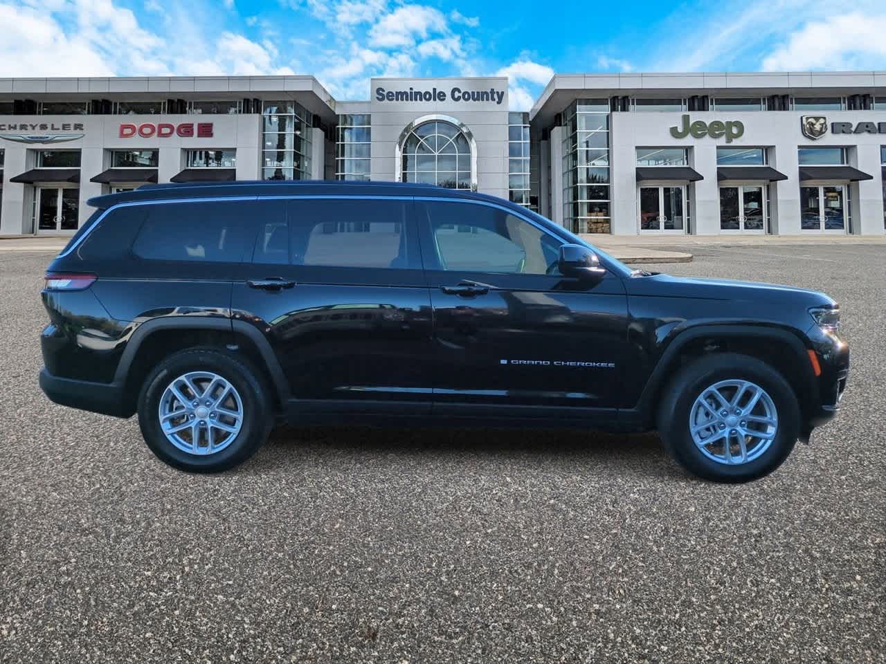 2025 Jeep Grand Cherokee GRAND CHEROKEE L LAREDO X 4X4