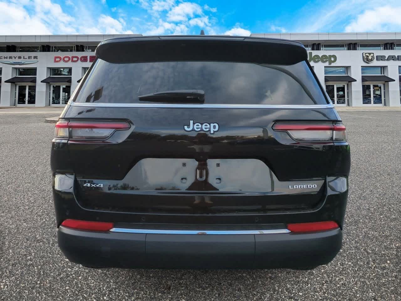 2025 Jeep Grand Cherokee GRAND CHEROKEE L LAREDO X 4X4