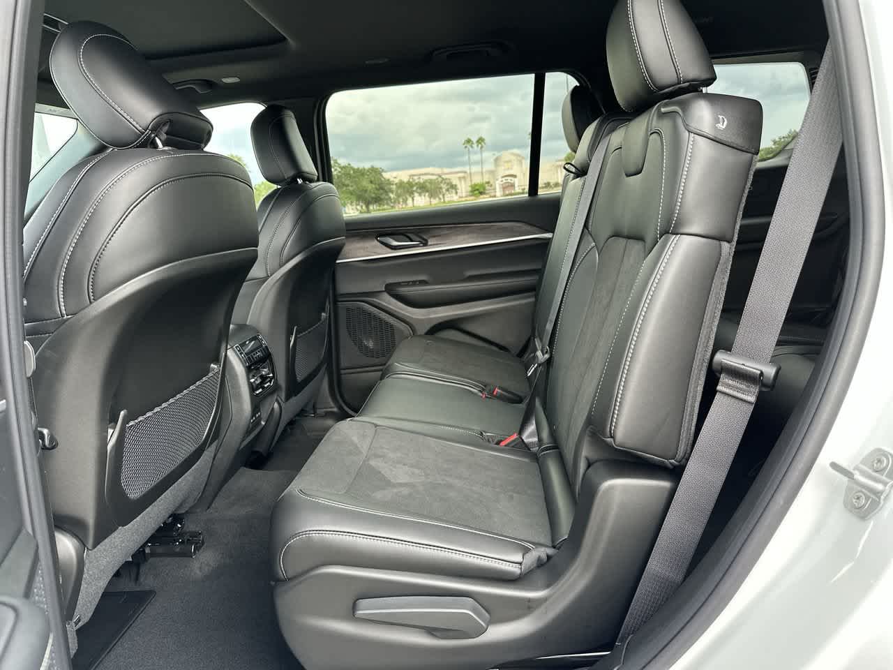 2027 Jeep Grand Cherokee GRAND CHEROKEE L LAREDO ALTITUDE 4X4