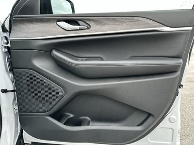 2027 Jeep Grand Cherokee GRAND CHEROKEE L LAREDO ALTITUDE 4X4