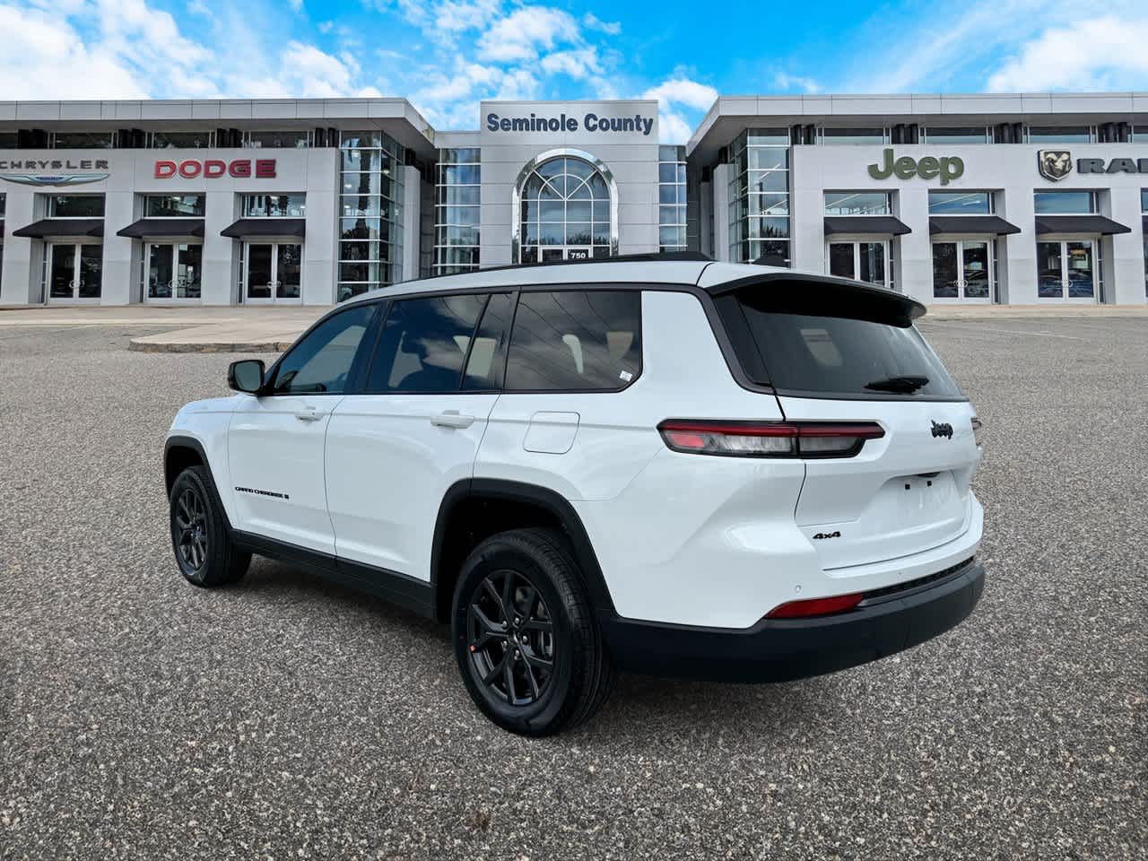 2027 Jeep Grand Cherokee GRAND CHEROKEE L LAREDO ALTITUDE 4X4