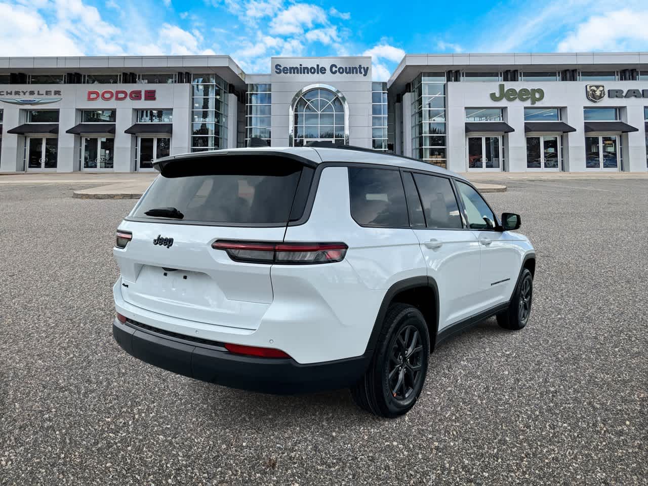 2027 Jeep Grand Cherokee GRAND CHEROKEE L LAREDO ALTITUDE 4X4