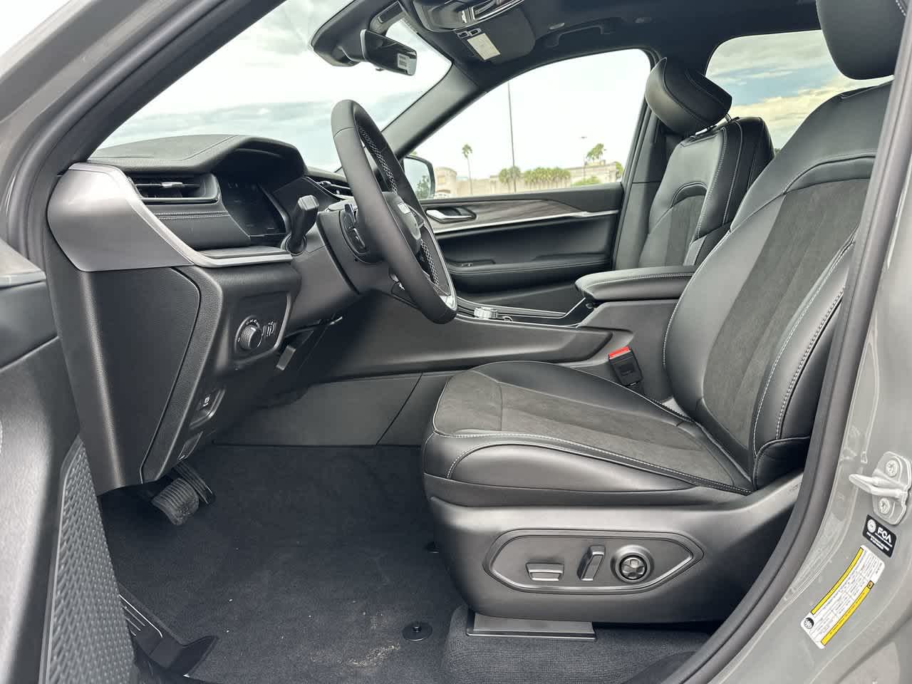 2027 Jeep Grand Cherokee GRAND CHEROKEE L LAREDO ALTITUDE 4X4