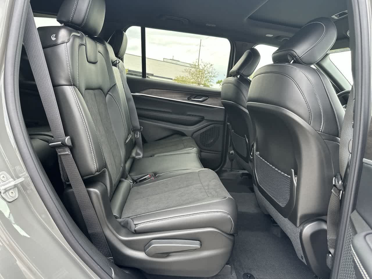 2027 Jeep Grand Cherokee GRAND CHEROKEE L LAREDO ALTITUDE 4X4
