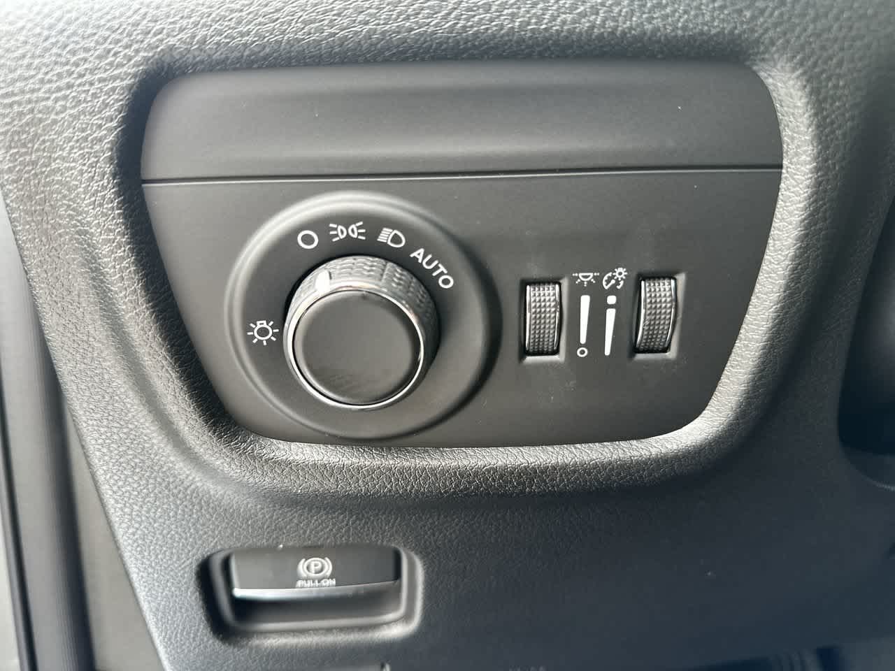 2027 Jeep Grand Cherokee GRAND CHEROKEE L LAREDO ALTITUDE 4X4