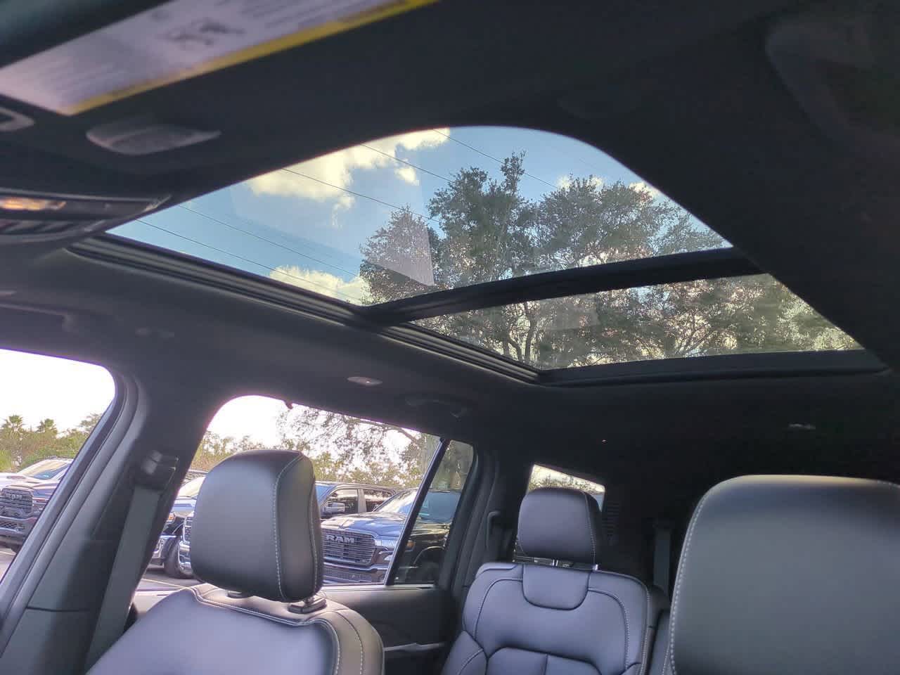 2025 Jeep Grand Cherokee GRAND CHEROKEE L LIMITED 4X4