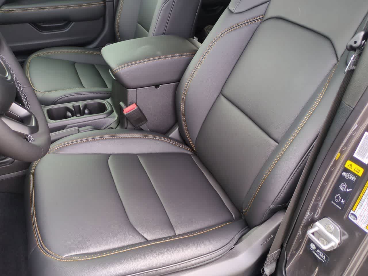 2026 Jeep Gladiator GLADIATOR SAHARA 4X4