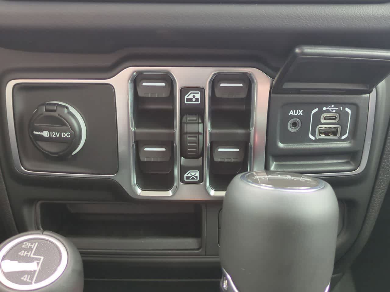 2026 Jeep Gladiator GLADIATOR SAHARA 4X4