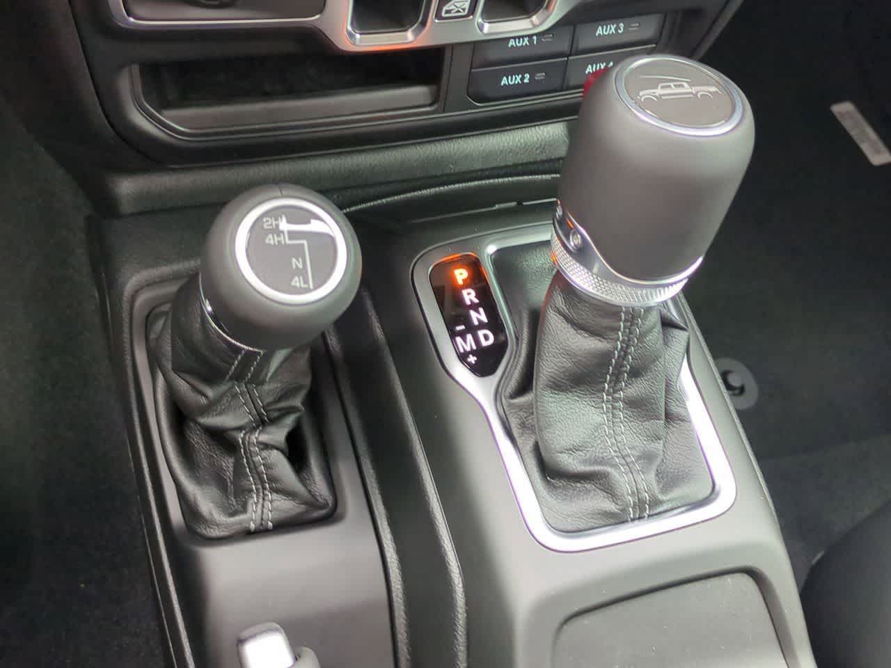 2026 Jeep Gladiator GLADIATOR SAHARA 4X4