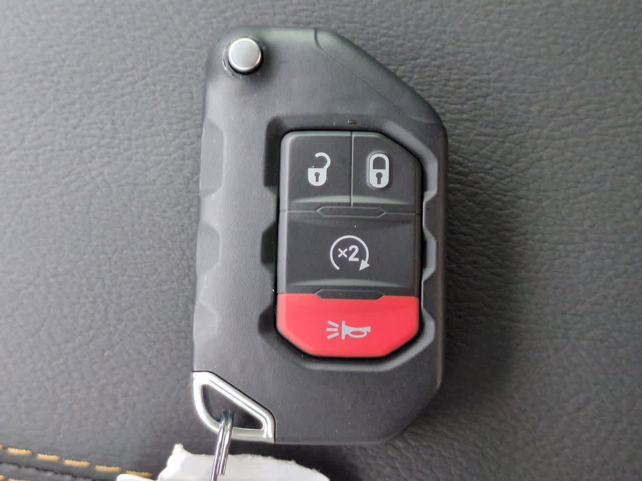 2026 Jeep Gladiator GLADIATOR SAHARA 4X4