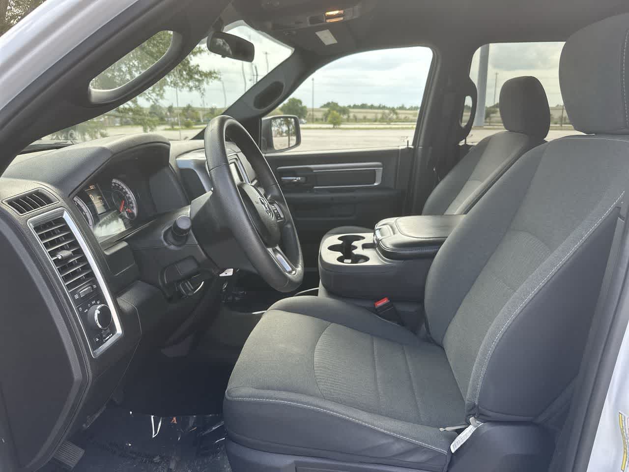 2024 RAM 1500 Classic Warlock Crew Cab 4x2 5'7' Box
