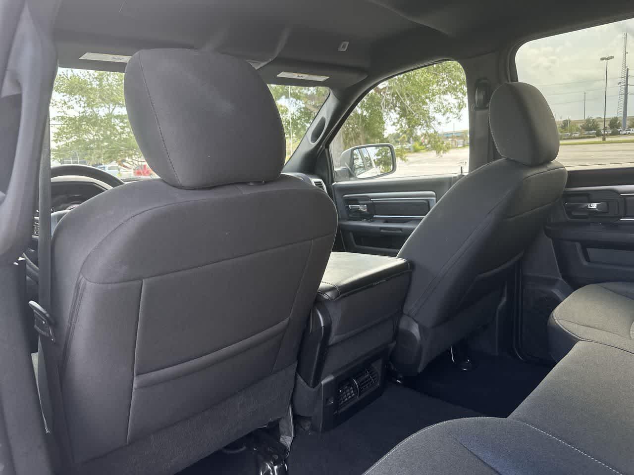 2024 RAM 1500 Classic Warlock Crew Cab 4x2 5'7' Box