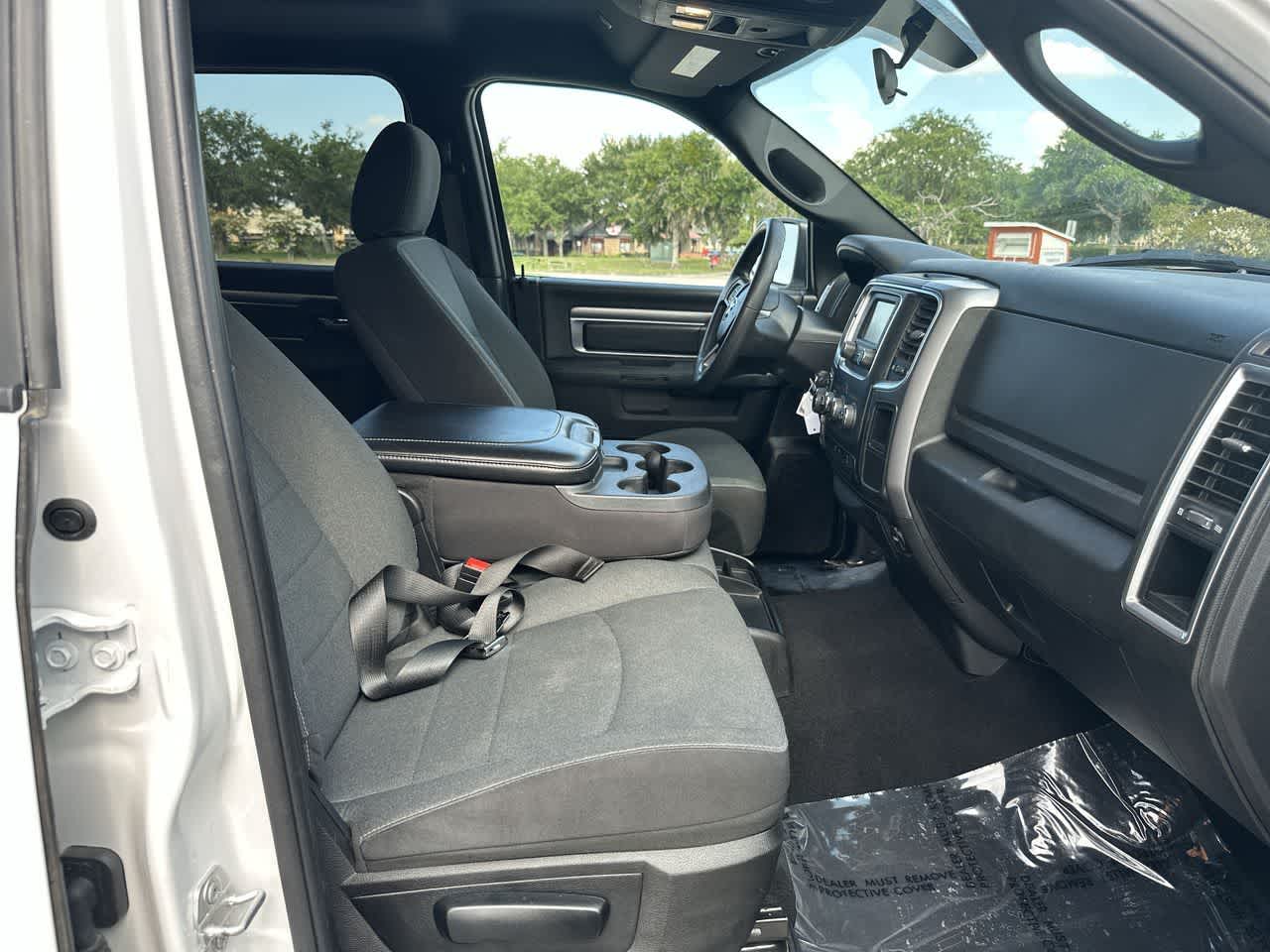 2024 RAM 1500 Classic Warlock Crew Cab 4x2 5'7' Box