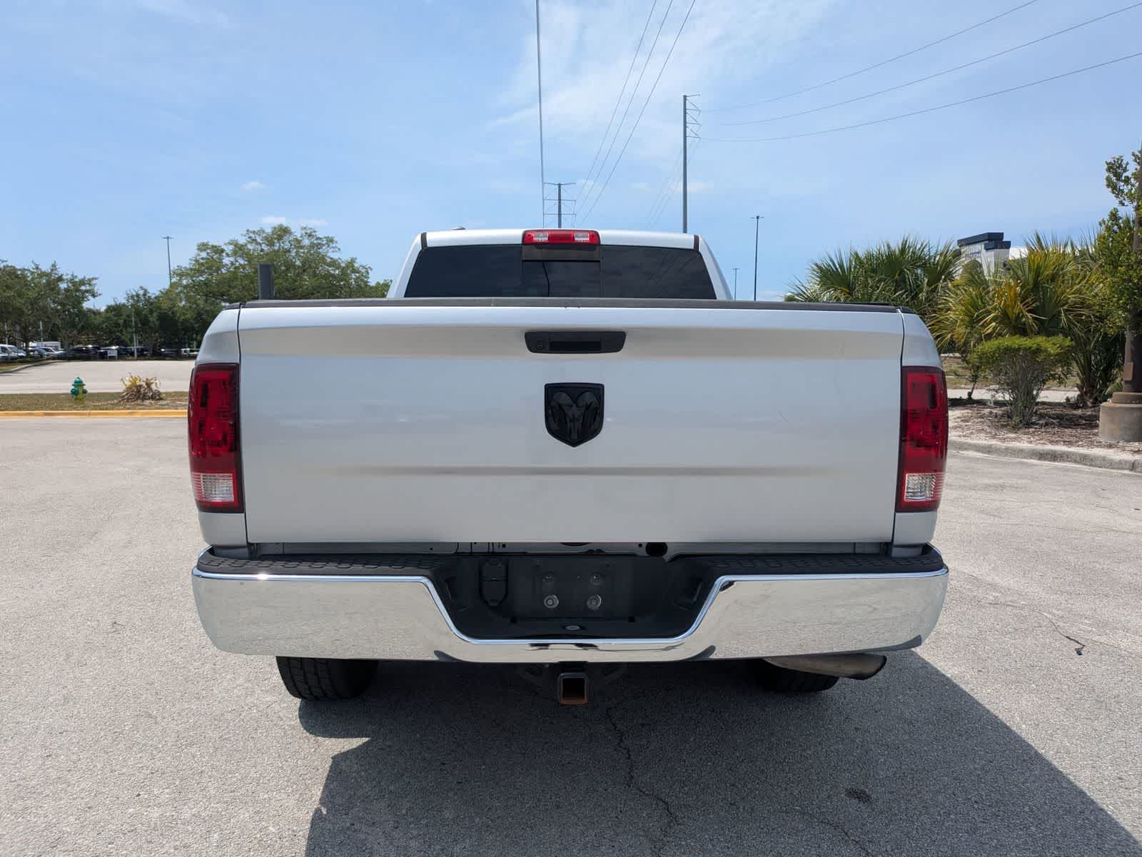 2019 RAM 1500 Classic SLT Crew Cab 4x2 6'4' Box