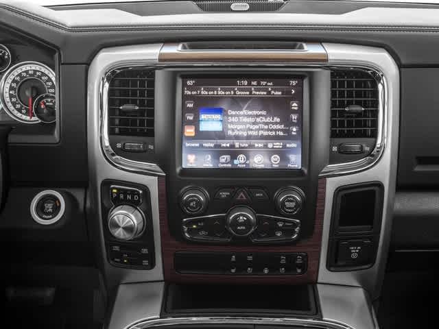 2017 RAM 1500 Laramie Crew Cab 4x4 5'7' Box