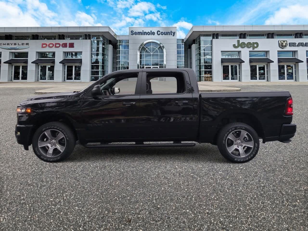 2026 RAM Ram 1500 RAM 1500 EXPRESS CREW CAB 4X2 5'7' BOX